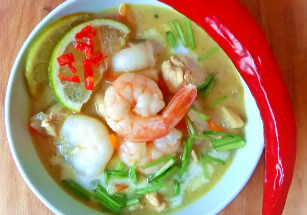 Tradycyjne zupy tajskie - Jak zrobić Tom Yum i Tom Kha w domu?