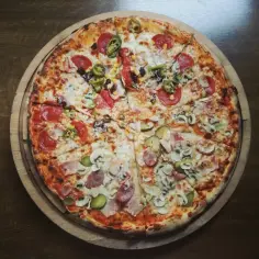 Ile kalorii ma pizza? Sprawdź, co naprawdę zawiera Twoja ulubiona pizza