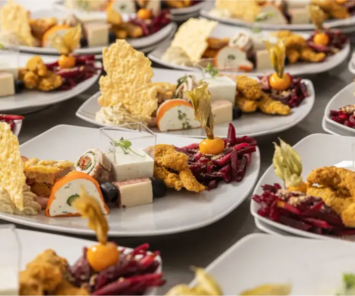 Ile kosztuje catering na 20 osób? Sprawdź ceny i oferty!