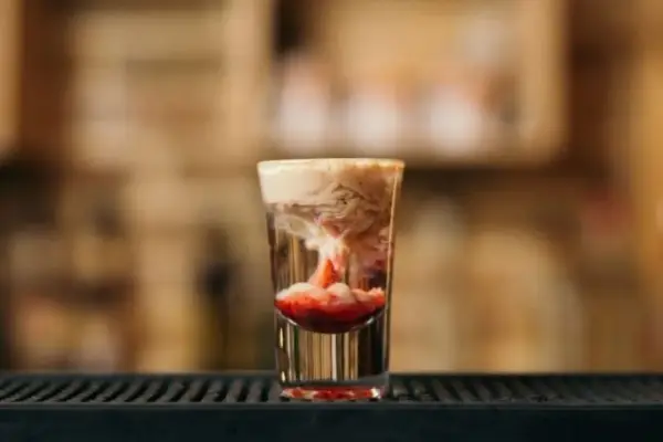 Shot Małpi Mózg - jak zrobić ten kultowy drink? Poradnik