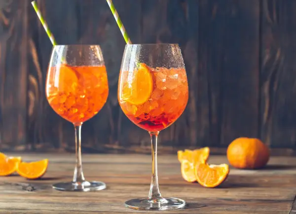 Aperol z tonikiem - jak zrobić idealny drink? Przepis krok po kroku
