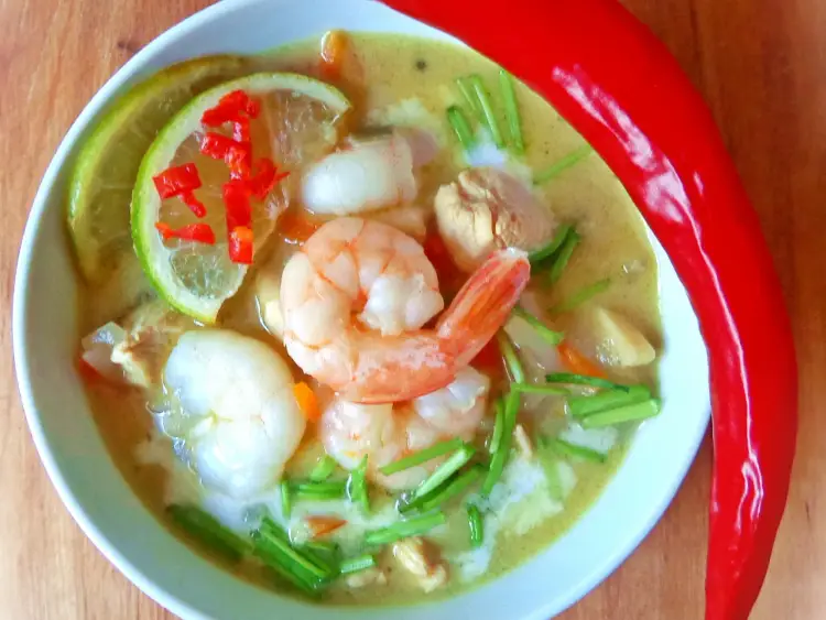 Tradycyjne zupy tajskie - Jak zrobić Tom Yum i Tom Kha w domu?